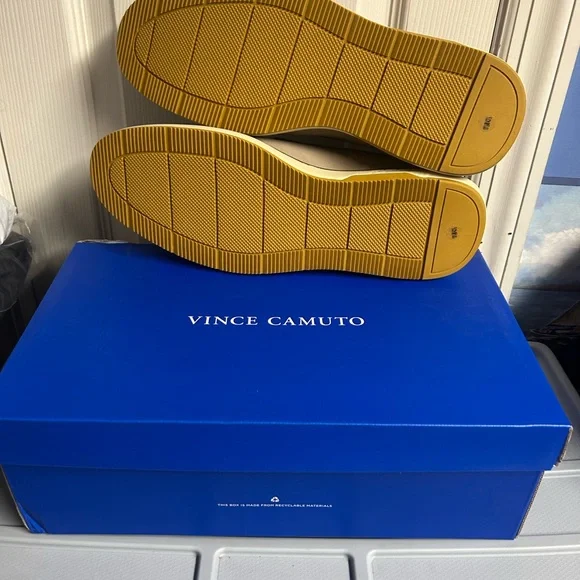 VINCE CAMUTO STELLEN SOFT NUBUCK Shoe size 10.5 Shoes BRAND NEW IN BOX Vince Camuto | Shoes | Vince Camuto Stellen Soft Nubuck Shoe  main image 2